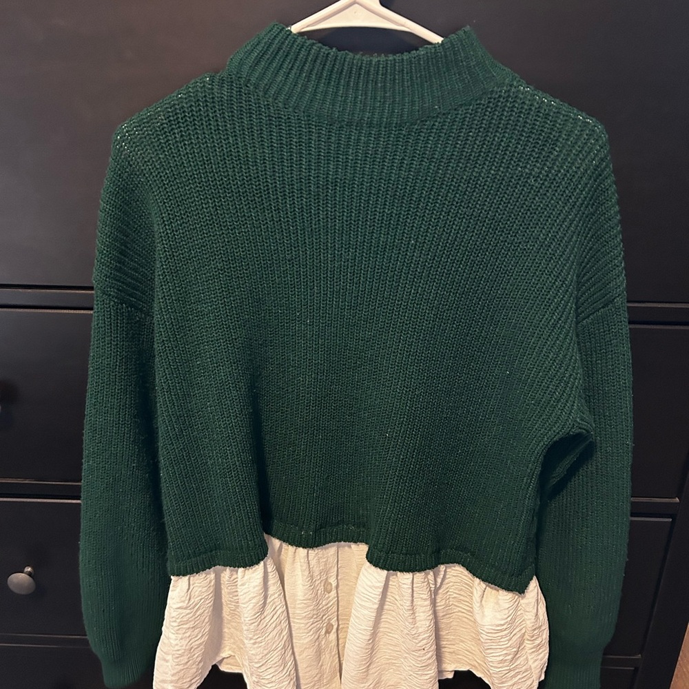 Elegant Green Sweater with Cream Accent